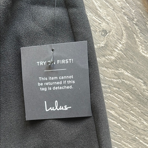 Elegant Black Off-Shoulder Dress - Picture 3 of 7